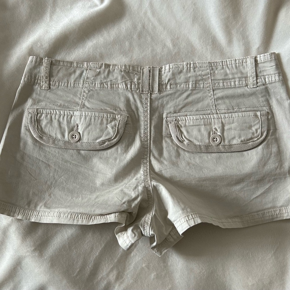 cream low rise cargo shorts! - Picture 2 of 3